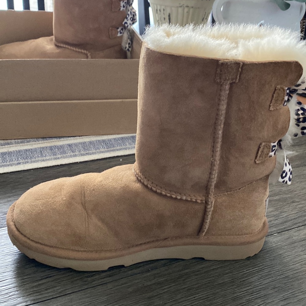 Girls Ugg Boots - light brown
